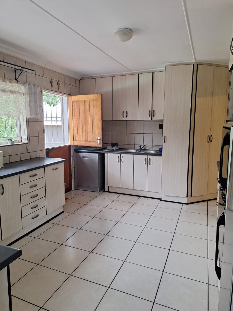 4 Bedroom Property for Sale in Langenhovenpark Free State